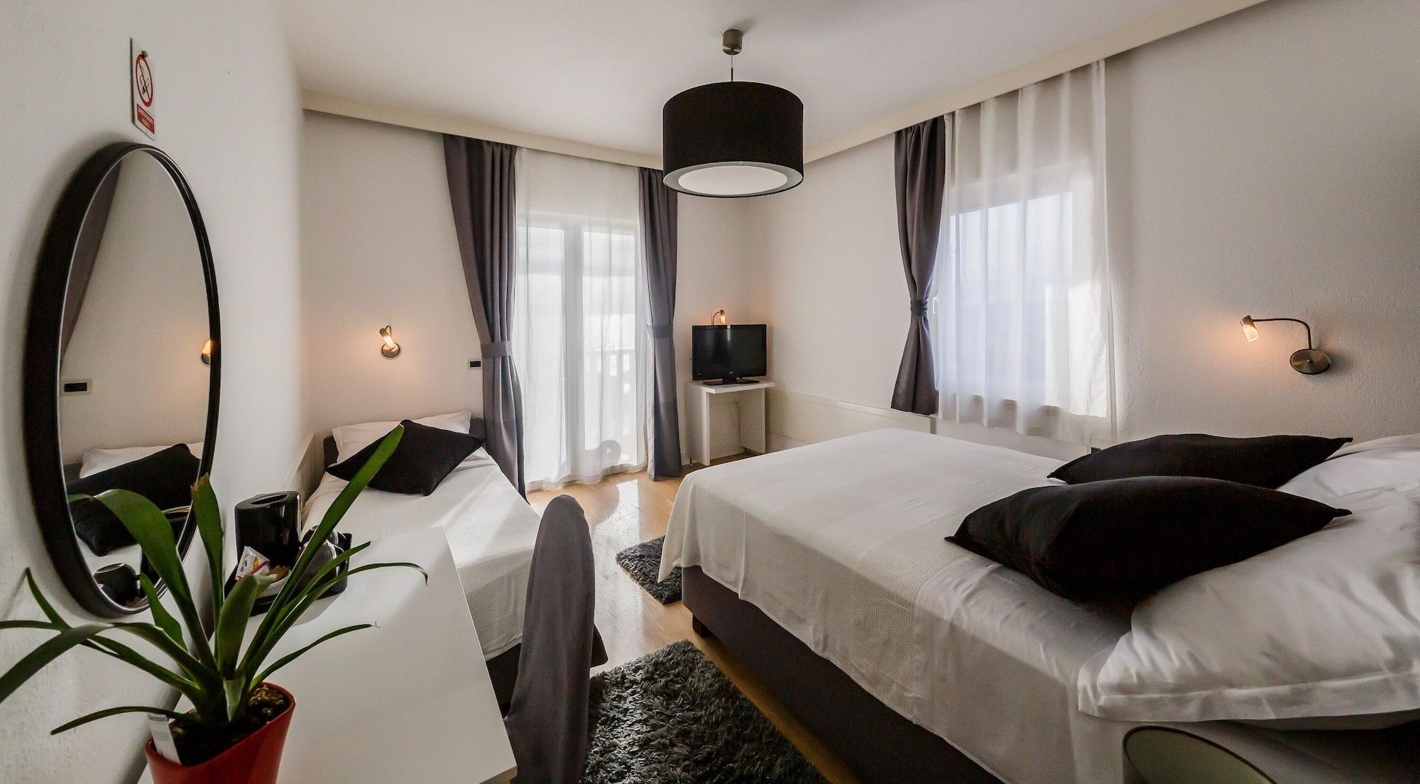 Hotel Villa Zarko Kastel Stari Luaran gambar